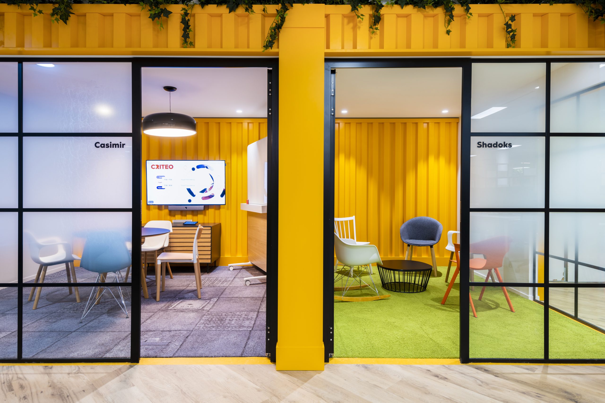 How the Internet of Things (IoT) is Changing Modern Office Design