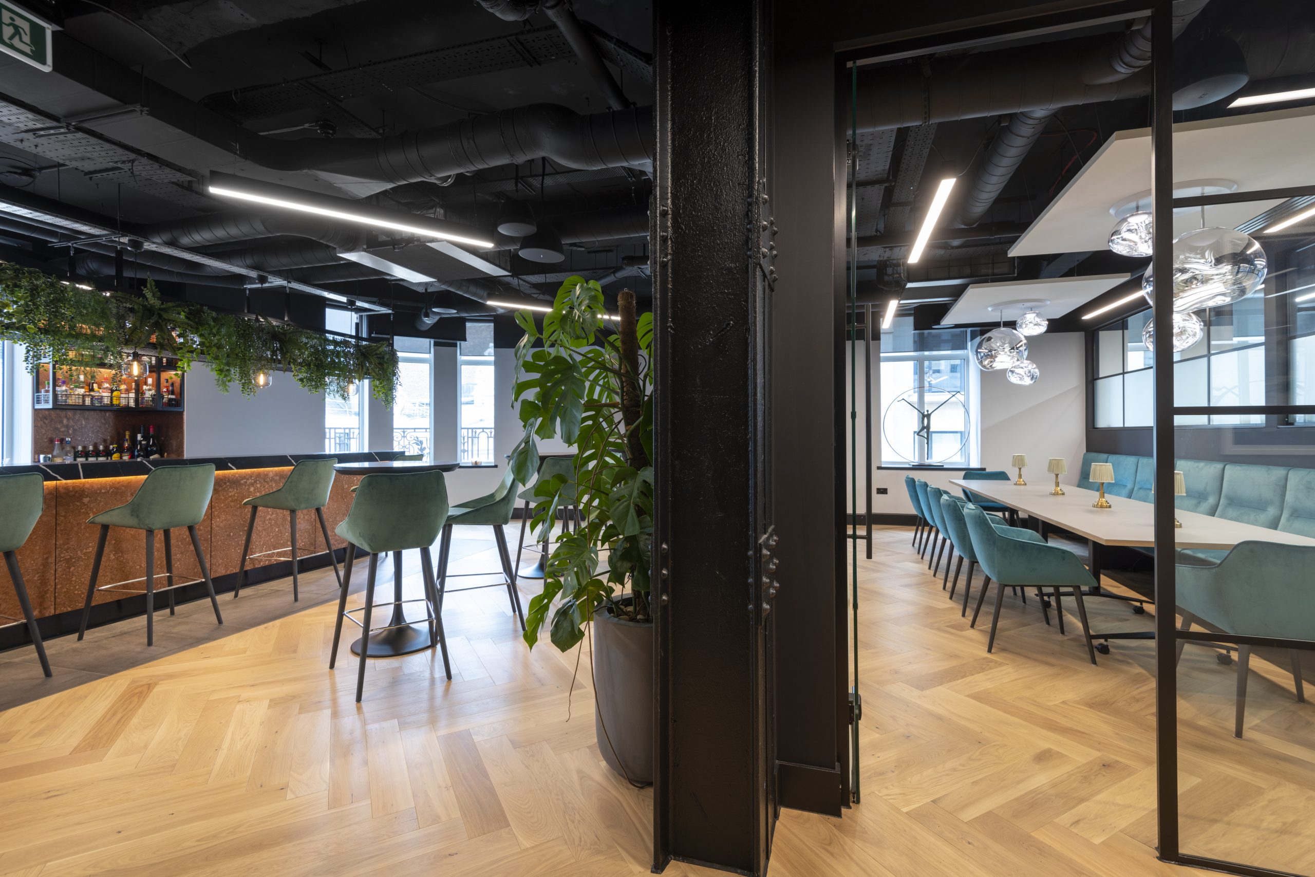 Client hosting space and meeting suite at DTRE 25 Argyll Street Mayfair by K2 Space