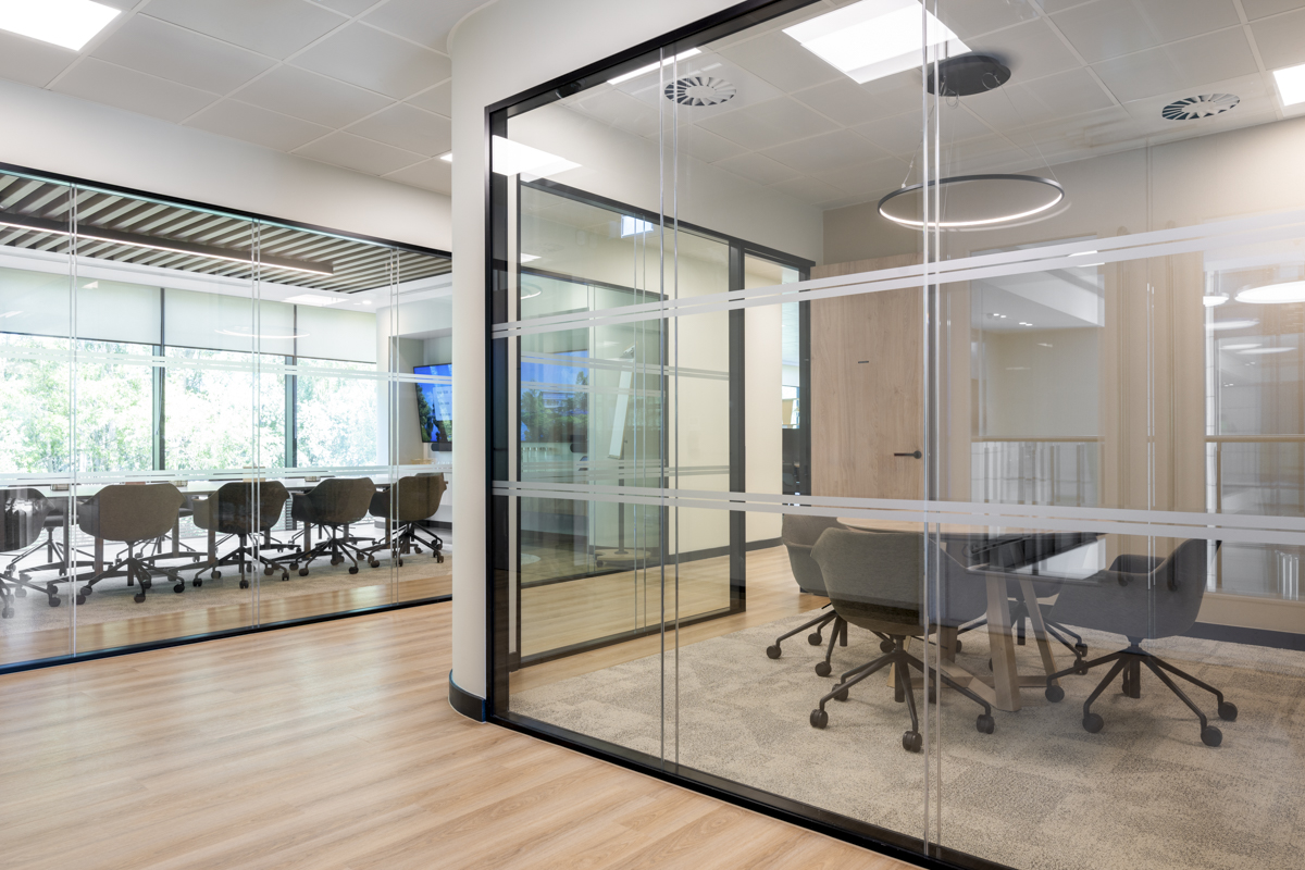 Feature ceiling with slatted timber and integrated lighting at the Global Innovation Institute London by K2 Space