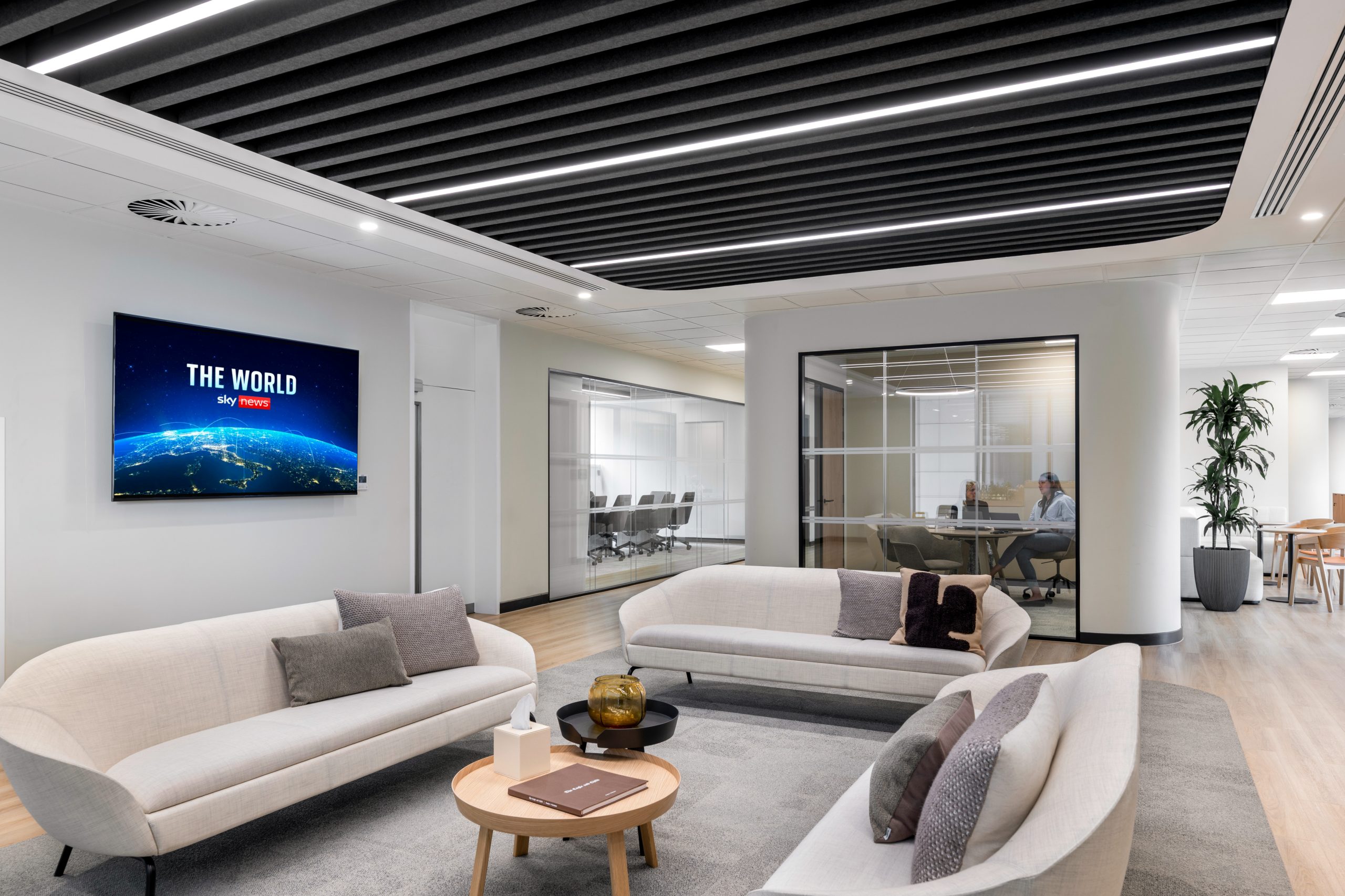 Professional office environment supporting multiple work modes